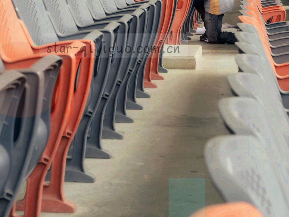 奇异果切面与片状索引卡组成的抽象图形